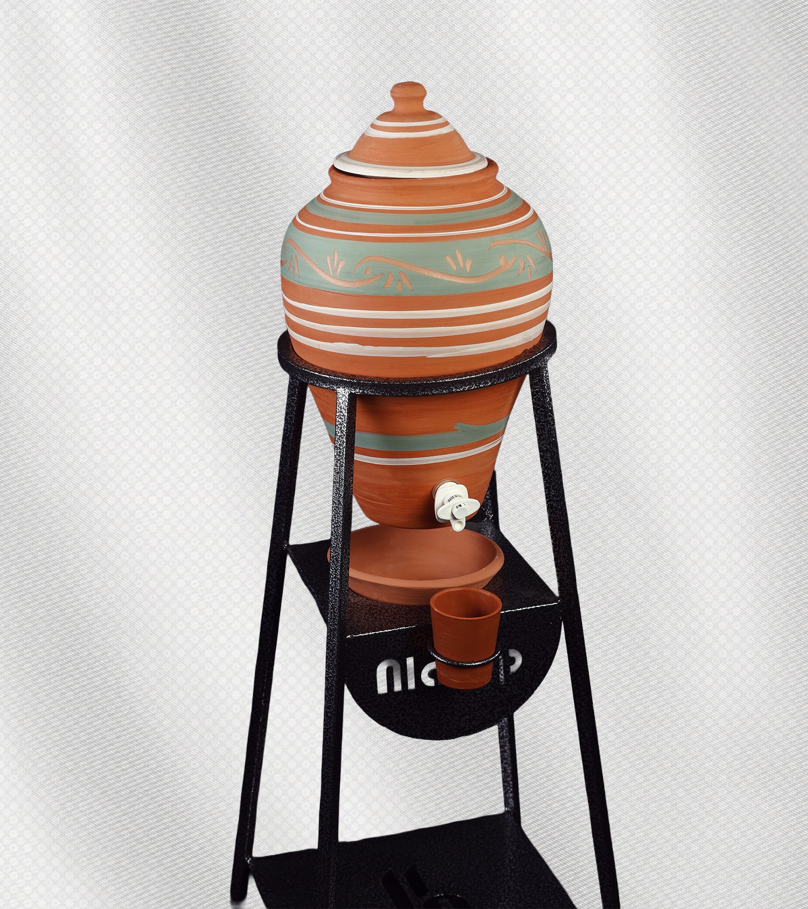 ير فخار طبيعي 15 لتر مع قاعدة حديدية – تبريد طبيعي ومياه صحية