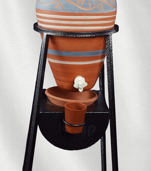 زير فخار طبيعي 15 لتر مع قاعدة حديدية – تبريد طبيعي ومياه صحية

