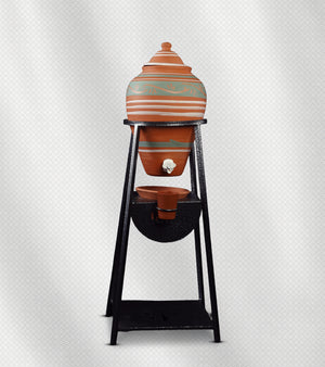 زير فخار طبيعي 15 لتر مع قاعدة حديدية – تبريد طبيعي ومياه صحية

